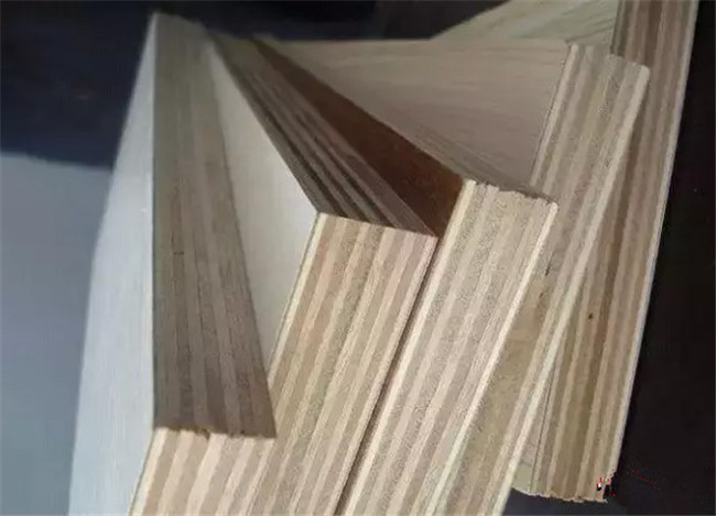 左右手家居安裝師傅告訴你，做衣柜應該用什么板材？