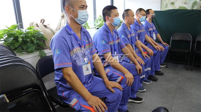 這是一支家具安裝隊(duì)伍！